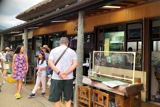 Oshino Hakkai and Kitaguchi Hongu Sengen Shrine Guided Tour-Van - In-Depth Look at the Tour Experience