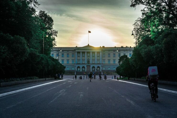 Oslo: 5-Hour Private City Highlights Walking Tour - Tour Duration and Cancellation Policy