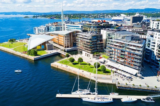 Oslo Airport Transfers : Oslo City to Oslo Airport OSL in Business Car - Meeting the Chauffeur