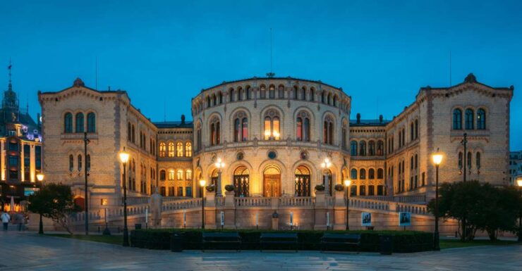 Oslo: City Highlights Walking Tour With a Local - Tour Booking Details and Logistics
