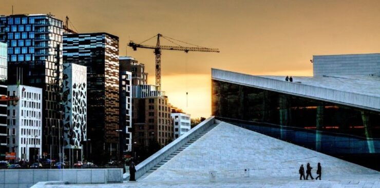 Oslo City Walks: The City of Contrasts - Vibrant Street Art and Serene Parks