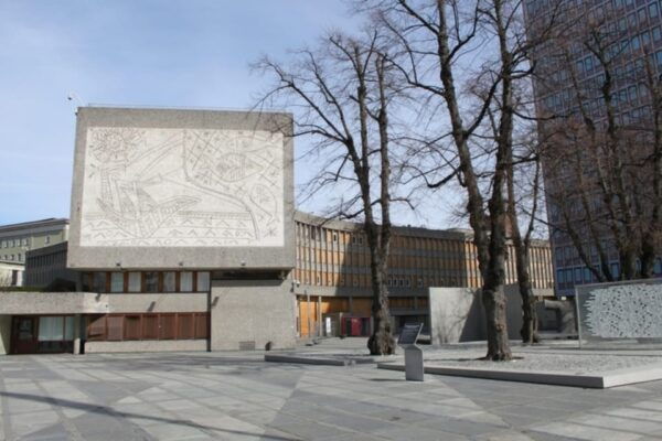 Oslo: Food Tasting and Walking Tour With a Local - Explore the River Akerselva