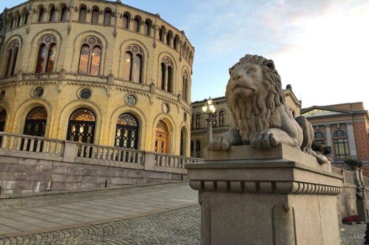 Oslo : Must-See Attractions Walking Tour With A Guide - Itinerary and Highlights