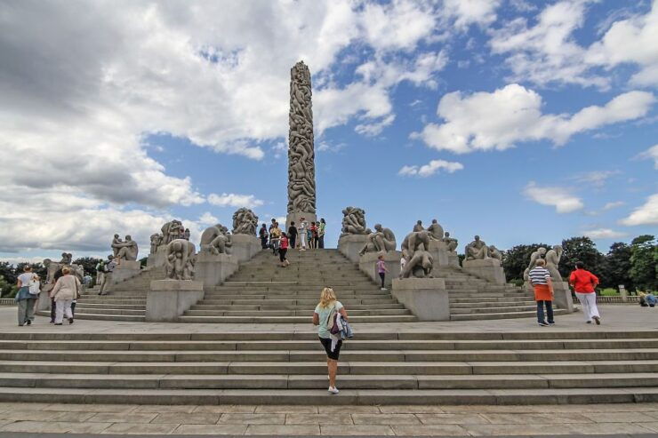 Oslo: Vigeland Park Insta-Worthy Guided Walking Tour - Group Size and Meeting Point