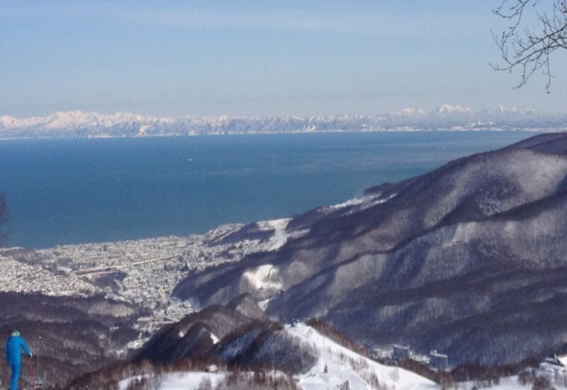 Otaru Asarigawa Onsen Ski Resort One-Day Ski Trip | Official Ski Resort Partner | Includes Photography Service | Departing from Sapporo, Hokkaido - From Sapporo to the snowy slopes