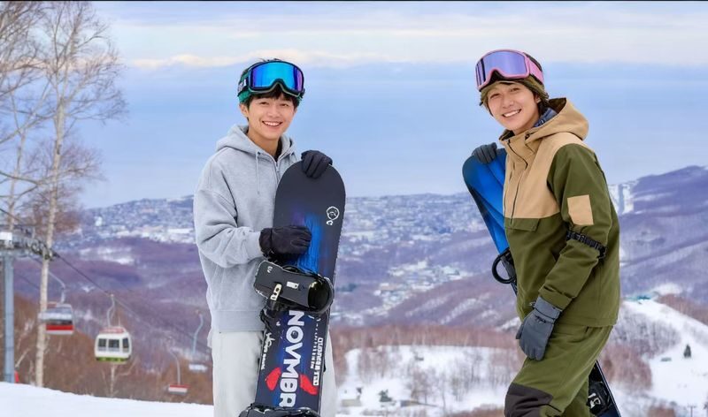 Otaru Asarigawa Onsen Ski Resort One-Day Ski Trip | Official Ski Resort Partner | Includes Photography Service | Departing from Sapporo, Hokkaido - Patient coaching, with a camera along
