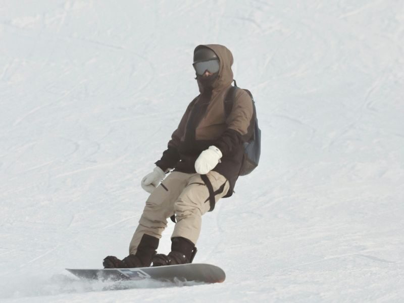 Otaru Asarigawa Onsen Ski Resort One-Day Ski Trip | Official Ski Resort Partner | Includes Photography Service | Departing from Sapporo, Hokkaido - Lunch, scenery, and time off the snow