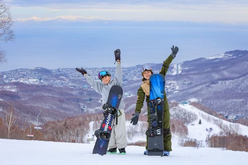 Otaru Asarigawa Ski Resort Ski & Snowboard Rental - A sea view from the lift