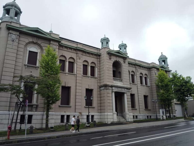 Otaru: Day or Night Walking Tour in a Historic Port Town - Discovering Otaru: A Town Frozen in Time