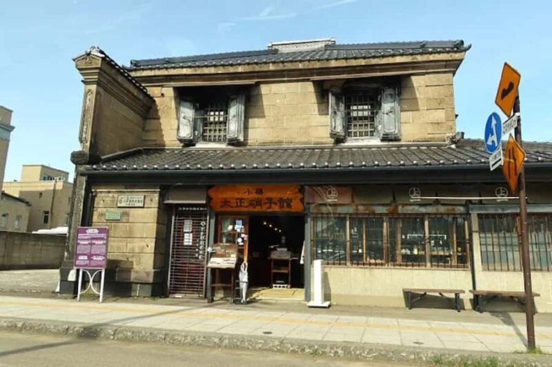 Otaru: Guided Day Tour with Canal and Glass Workshop - Tasting Fresh Seafood at Sankaku Market