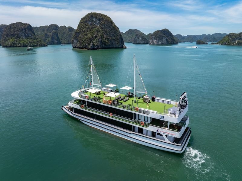 Otis Premium Day Cruise: Ha Long Bay, Sung Sot, Ti Top - The details worth knowing