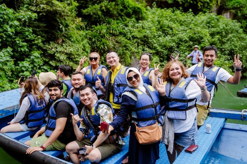 Otis Premium Day Cruise: Ha Long Bay, Sung Sot, Ti Top - Sung Sot Cave: the biggest stop underground