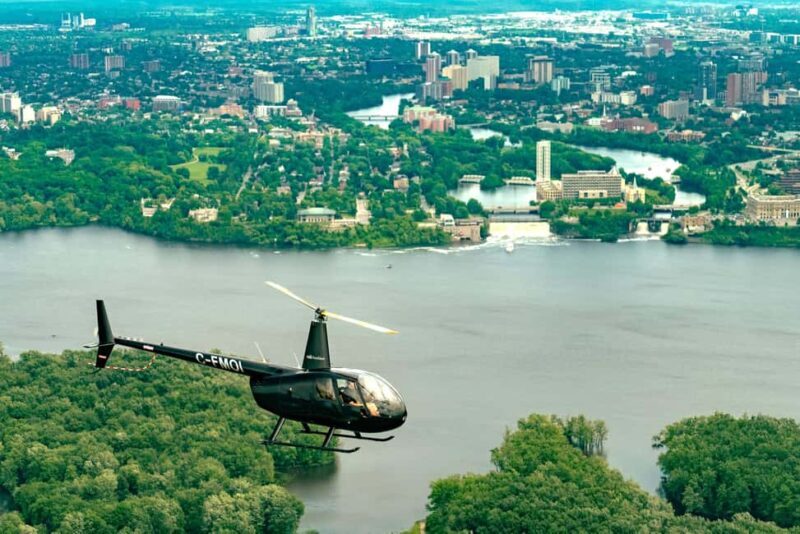 Ottawa: Panoramic helicopter flight (Gatineau Park + downtown) - Good To Know