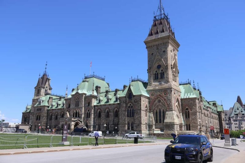 Ottawa: Private Guided City Tour from Montreal - What Makes This Tour Stand Out?