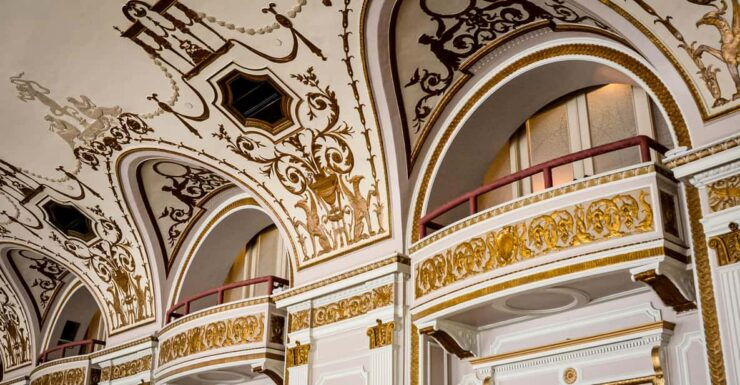 Ottawa: Secrets of the Château Laurier - Guided Hotel Tour - Language and Accessibility