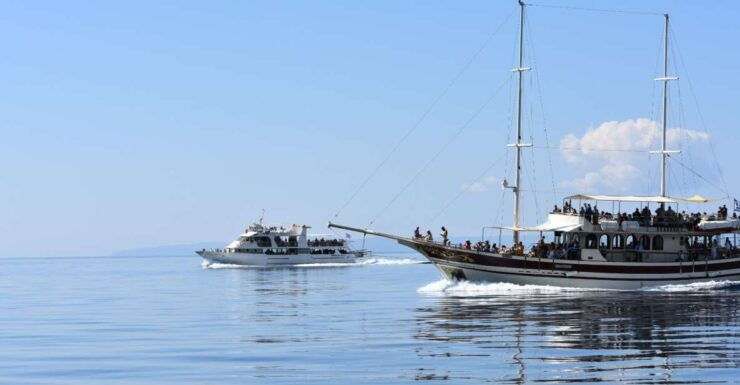 Ouranoupoli: Mount Athos Peninsula Sightseeing Cruise - Sightseeing Experience