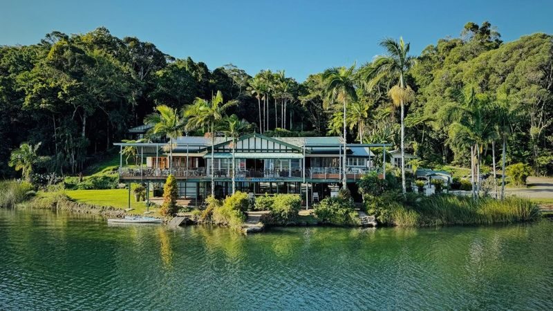 Outback Tasting Adventures from Cairns and Port Douglas - Guides who keep the drive lively