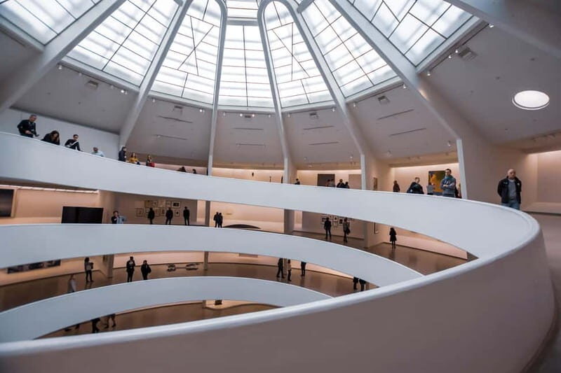 Outdoor guided visit and access to Guggenheim Museum (ES) - The Itinerary in Detail