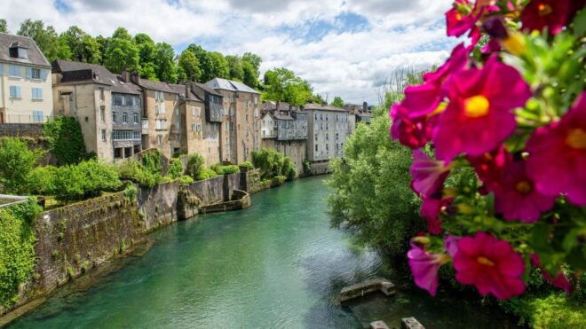 Outdoor Show: Relaxing & Poetic Stroll, Oloron-Sainte-Marie - Gift Option