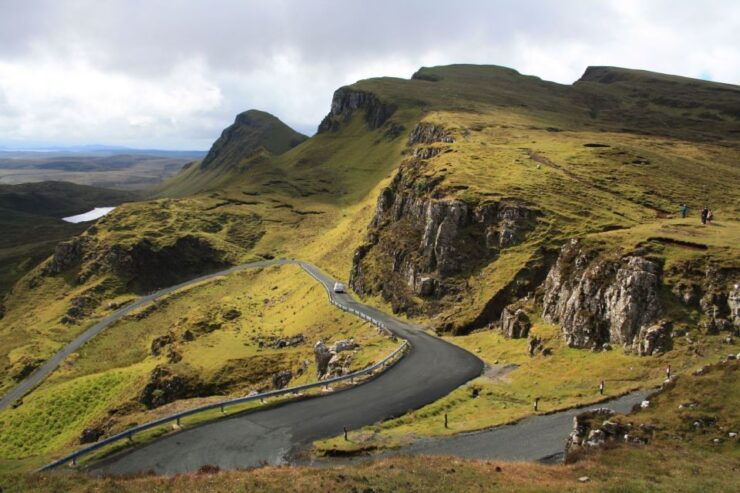 Outer Hebrides & Isle of Skye: 6-Day Guided Tour - Live Tour Guide and Group Size