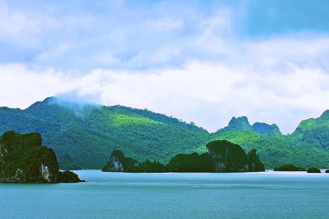 Overnight Bai Tu Long Bay and Ha Long Bay Cruise - Food and Dining