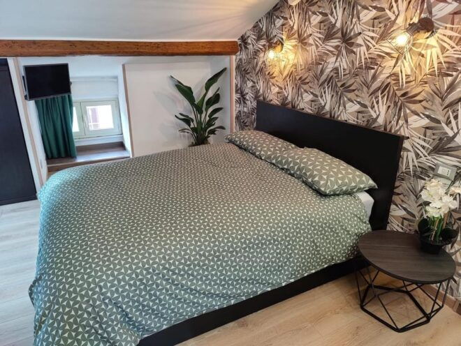 Overnight in Rome and Colosseum and Forum Ticket - Ticket Flexibility Options