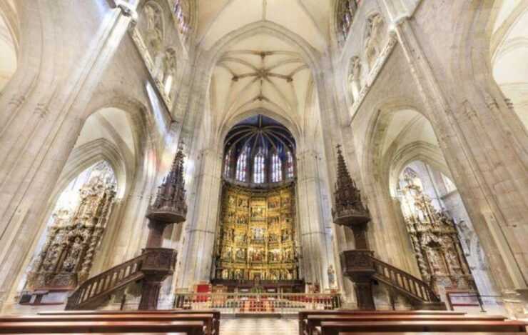 Oviedo: Guided Tour to the Cathedral With Tickets - Experience Highlights