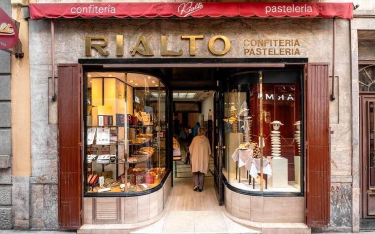 Oviedo: Tour With Tasting of Moscovitas and Other Asturian Sweets - Turronitos Tasting at Diego Verdú Pastry Shop
