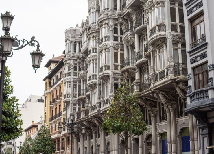 Oviedo: Walking Tour of the Historic Center - Tour Duration and Language