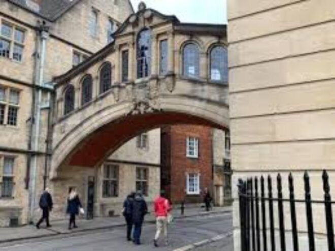 Oxford - 1.5 Hour Evening Pub Tour With Drinks & Dinner. - Inclusions