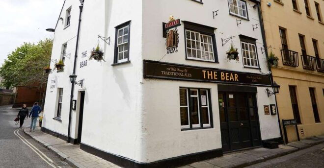 Oxford - 1.5 Hour Evening Pub Tour With Drinks & Dinner. - Restrictions