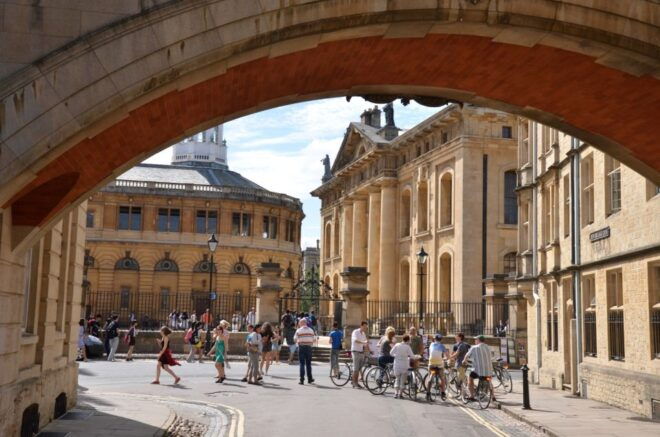 Oxford: Bike & Walking Tour W/ University Alumni Guide - Booking Details