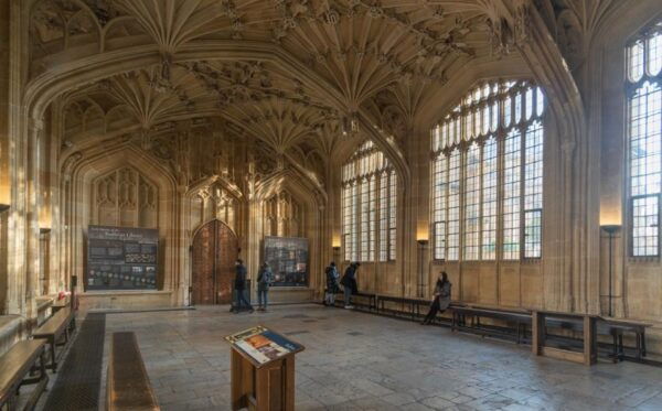 Oxford: Extended University Tour Entering Christ Church - Directions