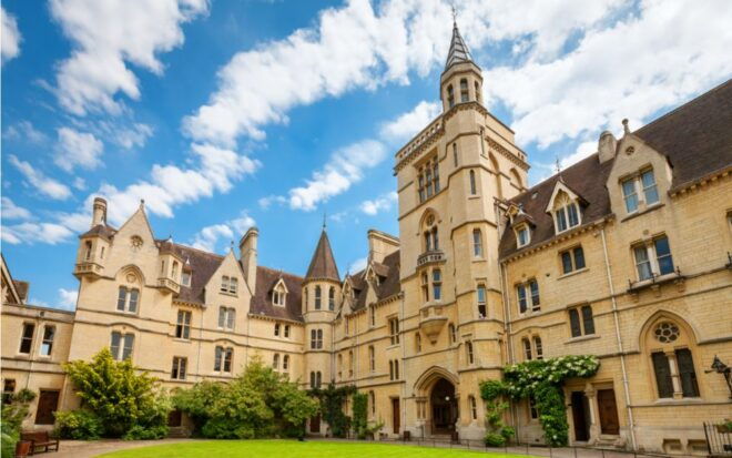 Oxford: Famous Alumni Outdoor Escape Game - Full Description of the Activity