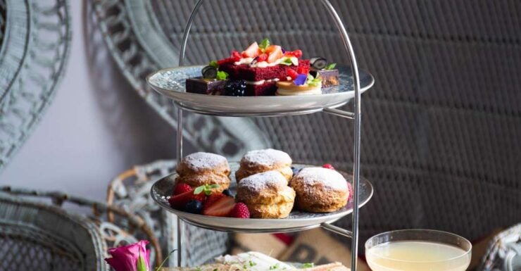 Oxford: Luxury Afternoon High Tea With River Views - Activity and Booking Information