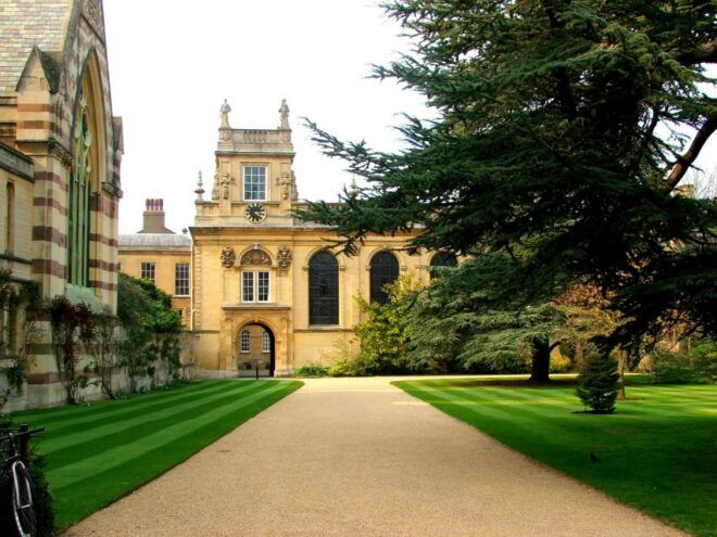 Oxford: Official University and City Walking Tour - Directions
