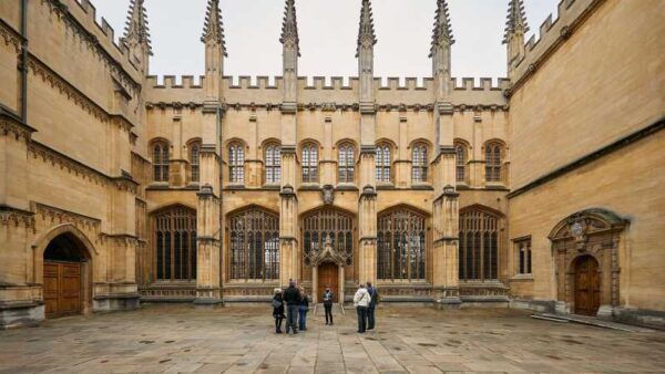 Oxford: Official University Walking Tour With Expert Guide - Bodleian Libraries and Tour Guides