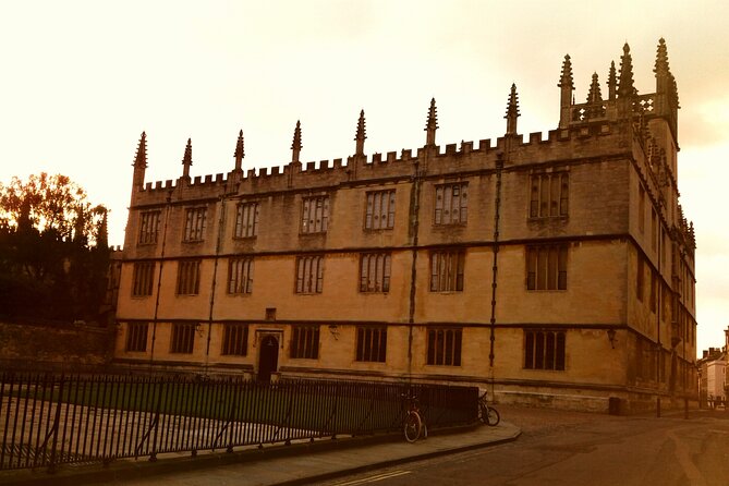 Oxford PRIVATE Pub and City Evening Walking Tour - Highlights