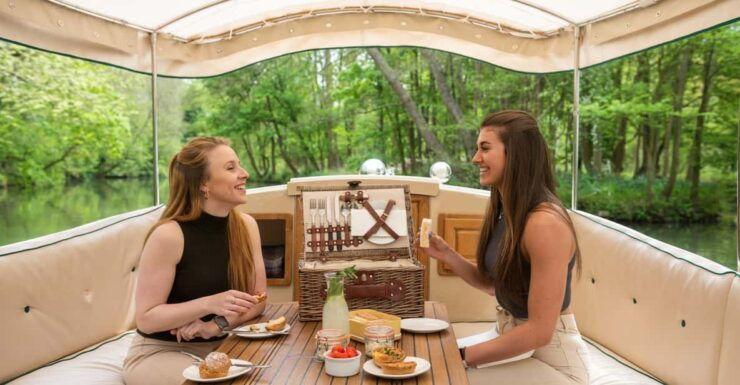 Oxford: Scenic Sightseeing Cruise With Gourmet Picnic - Experience Highlights