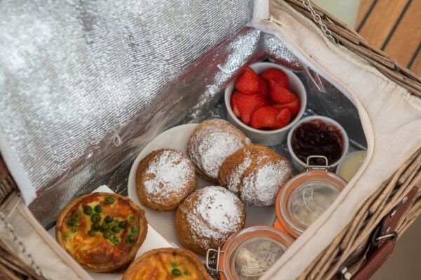Oxford: Scenic Sightseeing Cruise With Gourmet Picnic - Booking and Cancellation Policy