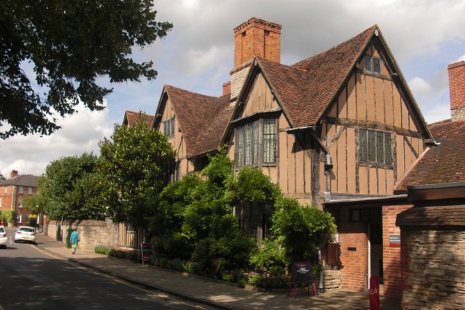 Oxford, Shakespeare Country & Warwick Castle Private Tour - Common Questions