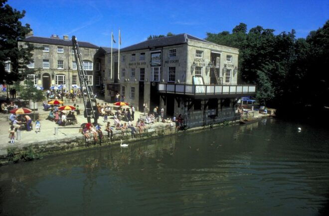 Oxford: Sightseeing River Cruise - Boat Features and Amenities