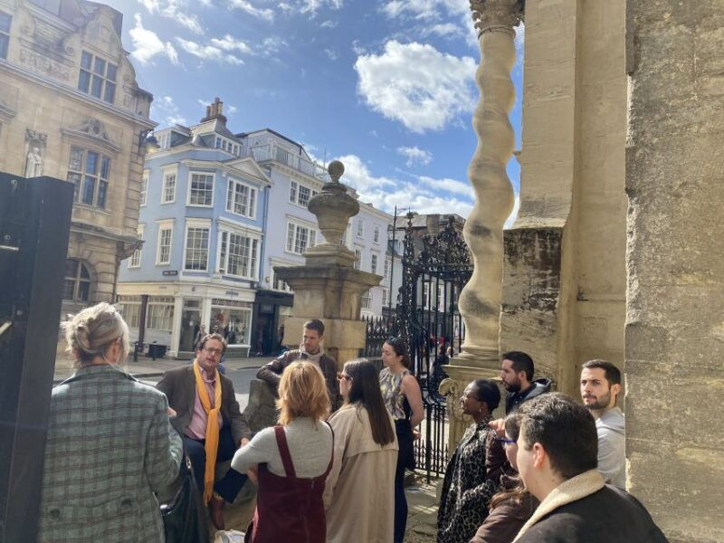 Oxford: The Original Uncomfortable Oxford Tour - A Complete Guide to the Uncomfortable Oxford Tour
