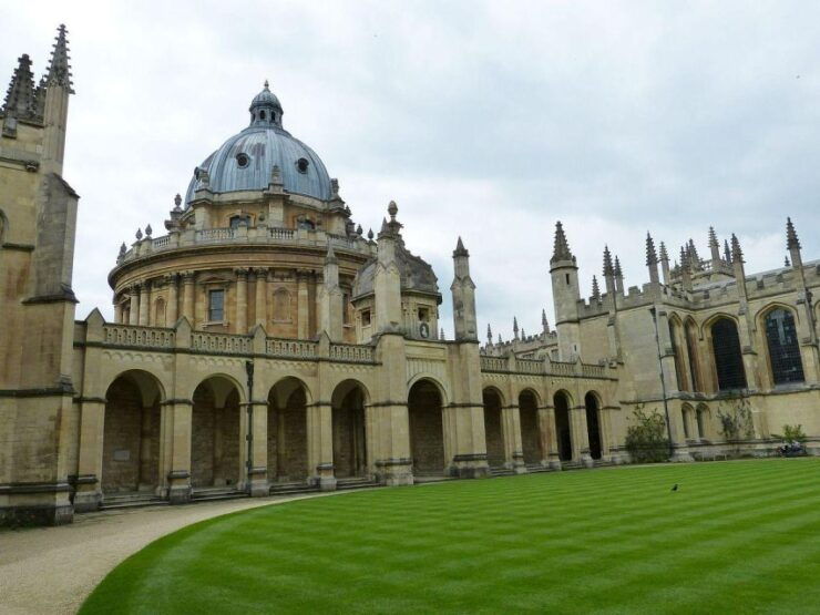 Oxford University Private Guided Walking Tour - Historical Significance and Development
