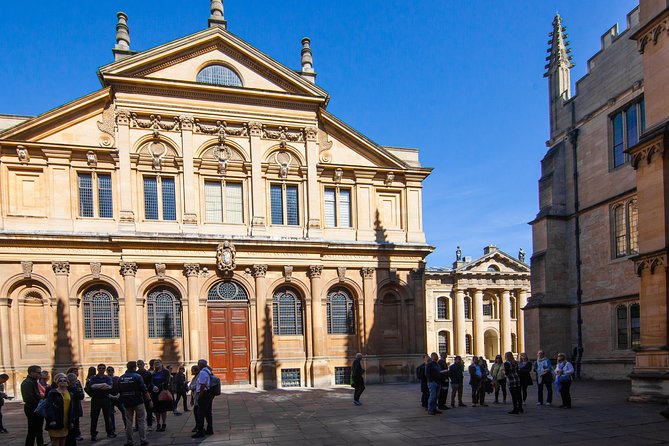 Oxford University Walking Tour With University Alumni Guide - Famous Landmarks and Locations