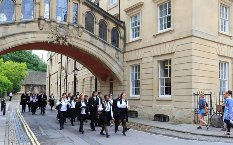 Oxford University Walking Tour without New College - Tim’s teaching style is the clearest selling point