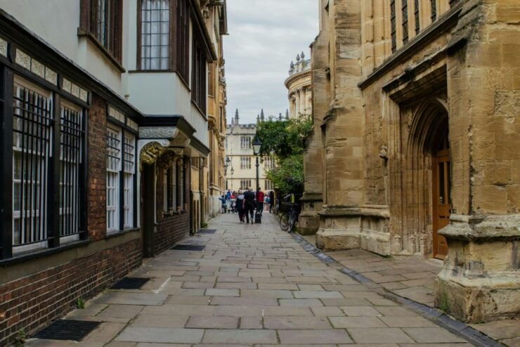 Oxford: Walking Tour and Carfax Tower Entry Ticket - Experience