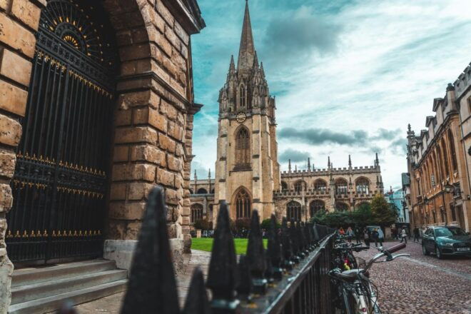 Oxford: Walking Tour and Carfax Tower Entry Ticket - Highlights