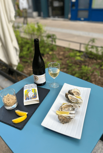 Oyster and White Wine Tasting in the Heart of Montmartre - Wine Pairing