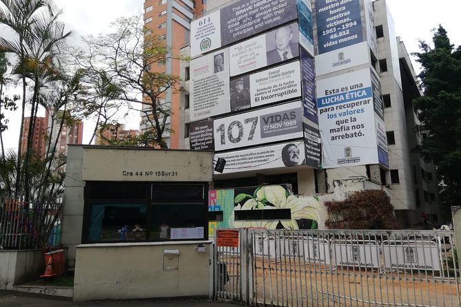 Pablo Escobar Tour and Comuna 13 - Tour Highlights